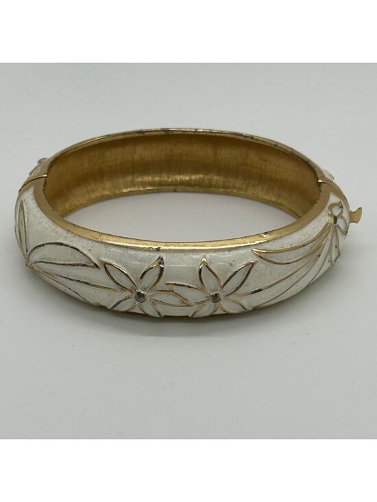 Estate Jewelry - Vintage White Enamel Gold Tone Floral Hinged Bangle Clamper Bracelet Retro Flowe